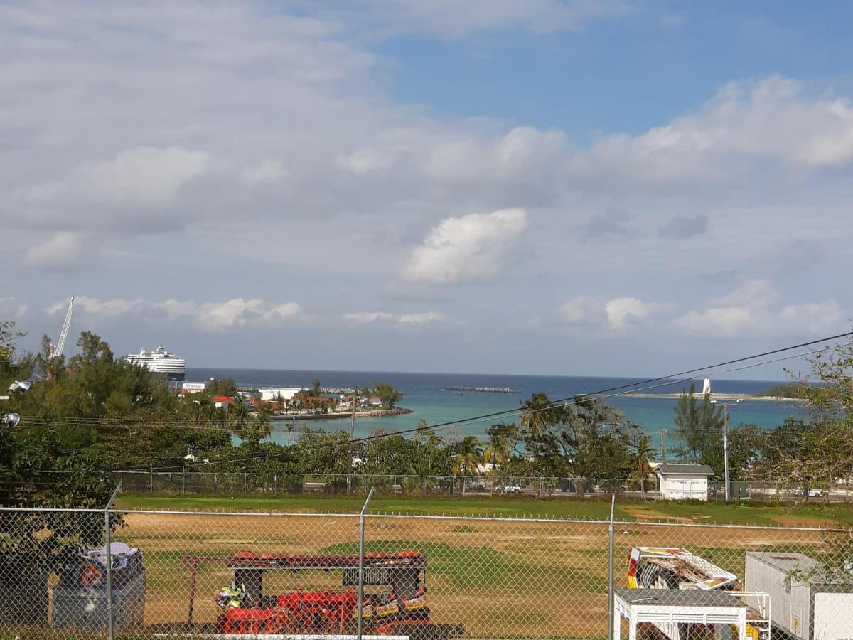 Tropical Hideaway Apartment Nassau Bagian luar foto
