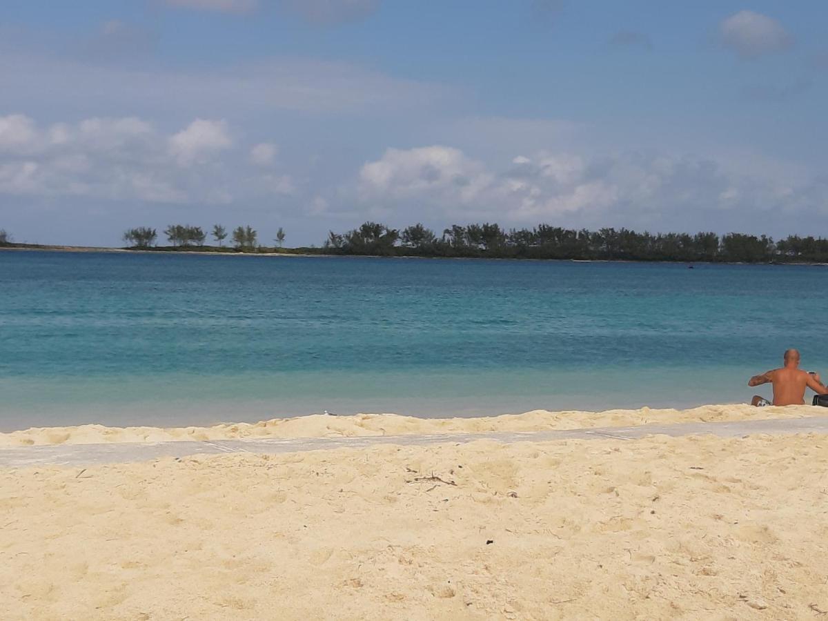Tropical Hideaway Apartment Nassau Bagian luar foto
