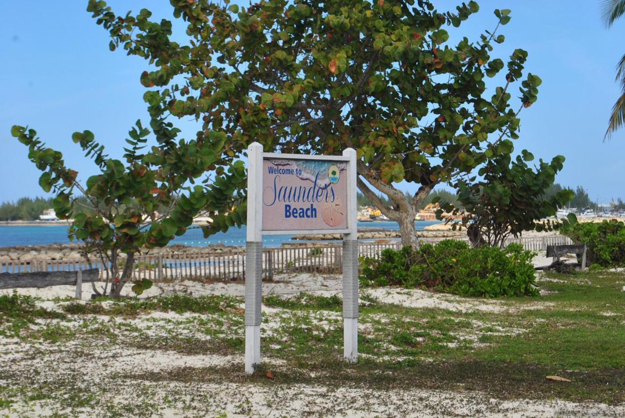 Tropical Hideaway Apartment Nassau Bagian luar foto