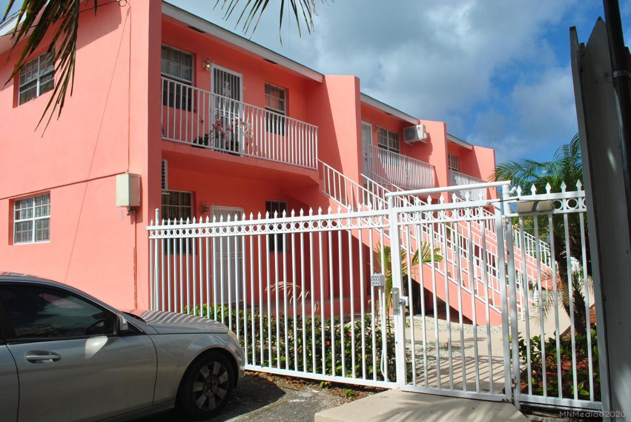 Tropical Hideaway Apartment Nassau Bagian luar foto